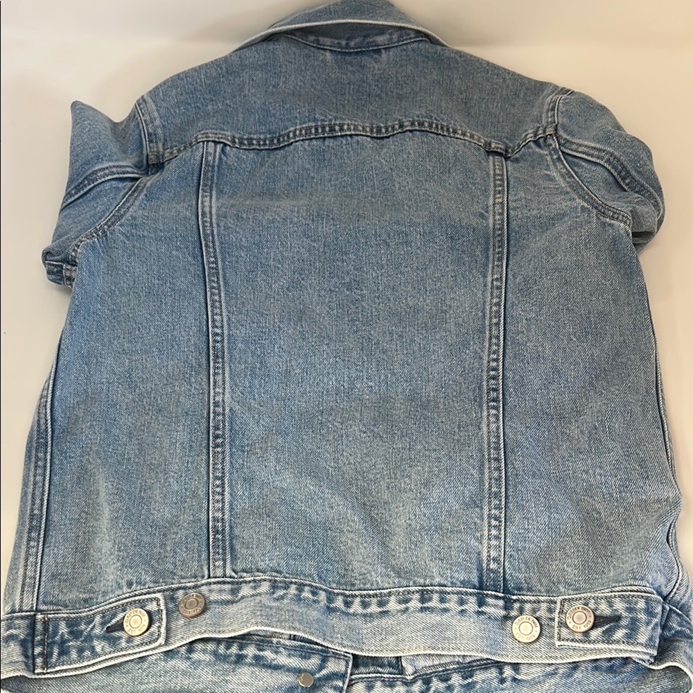 Women’s GAP Classic Blue Denim Jacket - Picture 2 of 3
